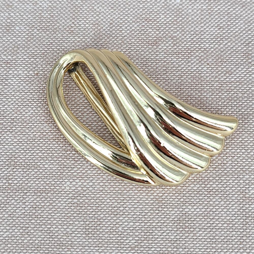 Vintage Nostalgic Piscitelli Angel Wing Gold Tone Swirl Scarf Clip